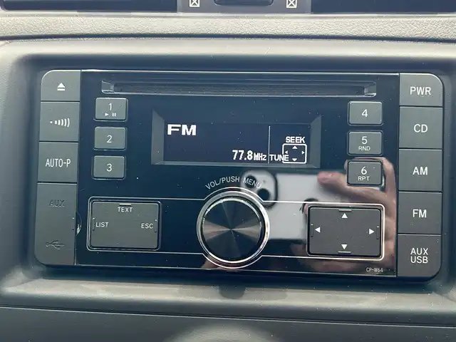 トヨタ マークＸ 250G 沖縄県 2014(平26)年 6.8万km パール (株)IDOMが運営する【じしゃロンコザ店】の自社ローン専用車両になりますこちらは現金またはオートローンご利用時の価格です。自社ローンご希望の方は別途その旨お申付け下さい/ＣＤ再生　/ＥＴＣ　/スマートキー/パワーシート　/パワーステアリング　/パワーウィンドウ　/プッシュスタート/純正フロアマット　/純正アルミホイール　/カーテンエアバック　/キセノンヘッドライト　/取扱説明書