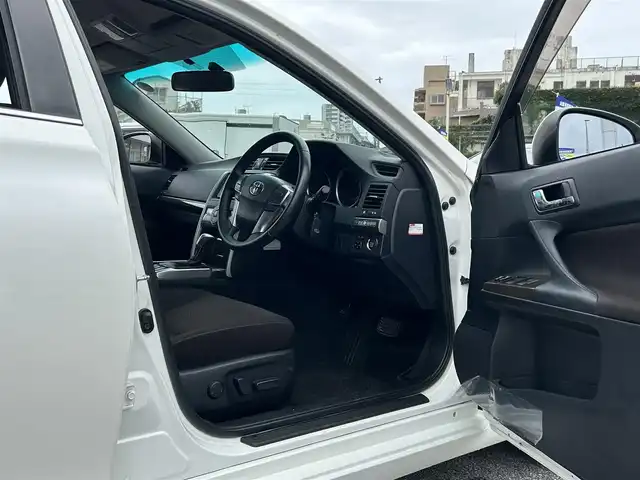トヨタ マークＸ 250G 沖縄県 2014(平26)年 6.8万km パール (株)IDOMが運営する【じしゃロンコザ店】の自社ローン専用車両になりますこちらは現金またはオートローンご利用時の価格です。自社ローンご希望の方は別途その旨お申付け下さい/ＣＤ再生　/ＥＴＣ　/スマートキー/パワーシート　/パワーステアリング　/パワーウィンドウ　/プッシュスタート/純正フロアマット　/純正アルミホイール　/カーテンエアバック　/キセノンヘッドライト　/取扱説明書