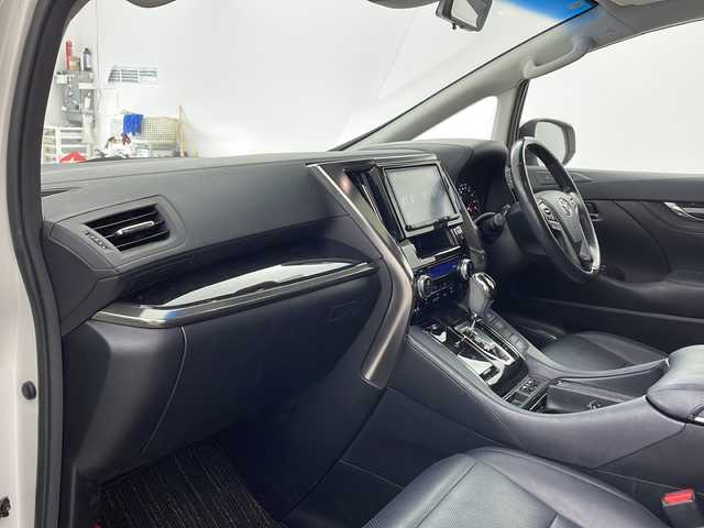 トヨタ アルファード S Cパッケージ 兵庫県 2018(平30)年 3.9万km ラグジュアリーホワイトパールクリスタルシャインガラスフレーク ・純正ナビ（フルセグ・CD・DVD・SD・BT・HDMI）/・バックカメラ/・デジタルインナーミラー/・サンルーフ/・ドライブレコーダー/・ビルトインETC2.0/・レーントレーシングアシスト/・クリアランスソナー/・パーキングサポートブレーキ/・プリクラッシュセーフティ/・ロードサインアシスト/・ナノイー/・オートマチックハイビーム/・三眼LEDオートライト/・フォグランプ/・電動パーキングブレーキ/・ブレーキホールド/・ステアリングヒーター/・合皮シート/・シートヒーター/・シートベンチレーション/・パワーシート/・両側パワースライドドア/・パワーバックドア/・純正フリップダウンモニター/・AC100V/・プッシュスタート/・スマートキー/・W＋サイドエアバック/・カーテンエアバック