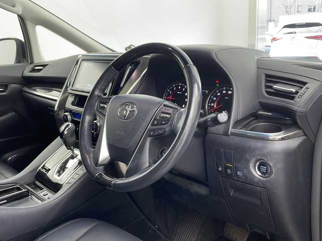 トヨタ アルファード S Cパッケージ 兵庫県 2018(平30)年 3.9万km ラグジュアリーホワイトパールクリスタルシャインガラスフレーク ・純正ナビ（フルセグ・CD・DVD・SD・BT・HDMI）/・バックカメラ/・デジタルインナーミラー/・サンルーフ/・ドライブレコーダー/・ビルトインETC2.0/・レーントレーシングアシスト/・クリアランスソナー/・パーキングサポートブレーキ/・プリクラッシュセーフティ/・ロードサインアシスト/・ナノイー/・オートマチックハイビーム/・三眼LEDオートライト/・フォグランプ/・電動パーキングブレーキ/・ブレーキホールド/・ステアリングヒーター/・合皮シート/・シートヒーター/・シートベンチレーション/・パワーシート/・両側パワースライドドア/・パワーバックドア/・純正フリップダウンモニター/・AC100V/・プッシュスタート/・スマートキー/・W＋サイドエアバック/・カーテンエアバック