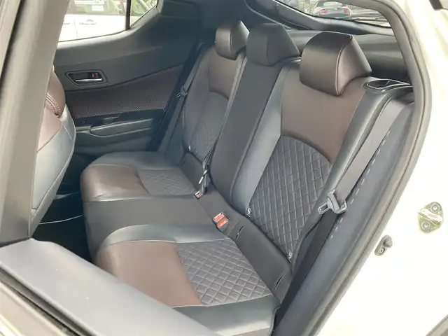 トヨタ Ｃ－ＨＲ G LEDエディション 岐阜県 2018(平30)年 5.1万km ホワイトパールクリスタルシャイン ワンオーナー/TRDフルエアロ/LEDエディション/C-HR専用ALPINE社製SDナビ/-BT/DVD/フルセグTV/カーアロマ/プラズマクラスター/LEDヘッドライト/オートハイビーム/ブレーキホールド/ドライブレコーダー/ハーフレザーシート/電動パーキングブレーキ/ステアリングスイッチ/取扱説明書/保証書/スマートキー2本/純正フロアマット/バックカメラ/ETC