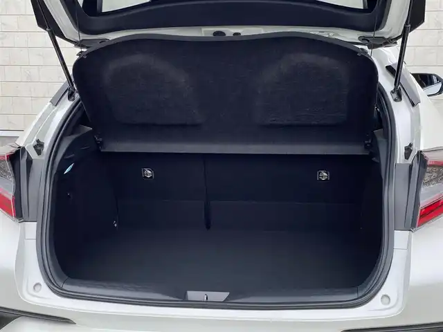 トヨタ Ｃ－ＨＲ G LEDエディション 岐阜県 2018(平30)年 5.1万km ホワイトパールクリスタルシャイン ワンオーナー/TRDフルエアロ/LEDエディション/C-HR専用ALPINE社製SDナビ/-BT/DVD/フルセグTV/カーアロマ/プラズマクラスター/LEDヘッドライト/オートハイビーム/ブレーキホールド/ドライブレコーダー/ハーフレザーシート/電動パーキングブレーキ/ステアリングスイッチ/取扱説明書/保証書/スマートキー2本/純正フロアマット/バックカメラ/ETC