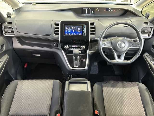 日産 セレナ ハイウェイスター 静岡県 2016(平28)年 9.2万km ブリリアントホワイトパール 2トーン 社外メモリナビ/・CD/・DVD/・フルセグＴＶ/・Bluetooth/・AM/・FM/主要装備/・両側パワスラ/・後席モニター/・衝突軽減/・クルコン/・ETC/・社外フロアマット/・純正アルミホイール/・LEDヘッドライト/・オートライト/・フォグランプ/・スマートキー/・プッシュスタート