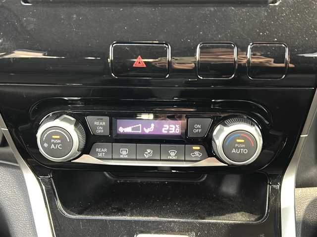 日産 セレナ ハイウェイスター 静岡県 2016(平28)年 9.2万km ブリリアントホワイトパール 2トーン 社外メモリナビ/・CD/・DVD/・フルセグＴＶ/・Bluetooth/・AM/・FM/主要装備/・両側パワスラ/・後席モニター/・衝突軽減/・クルコン/・ETC/・社外フロアマット/・純正アルミホイール/・LEDヘッドライト/・オートライト/・フォグランプ/・スマートキー/・プッシュスタート