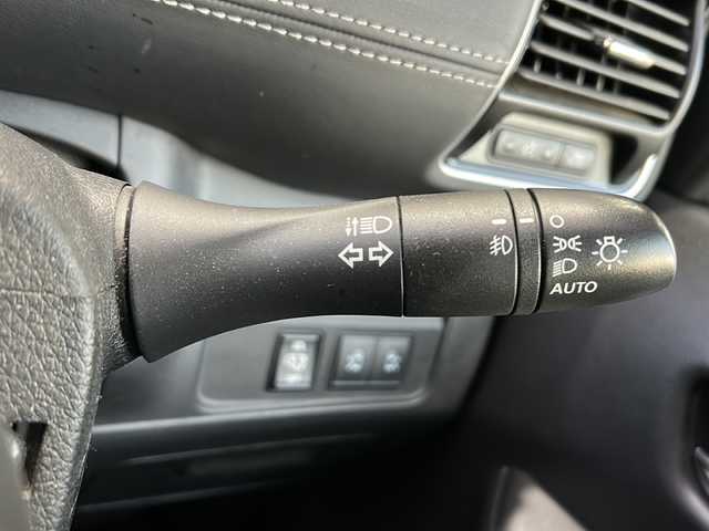 日産 セレナ ハイウェイスター 静岡県 2016(平28)年 9.2万km ブリリアントホワイトパール 2トーン 社外メモリナビ/・CD/・DVD/・フルセグＴＶ/・Bluetooth/・AM/・FM/主要装備/・両側パワスラ/・後席モニター/・衝突軽減/・クルコン/・ETC/・社外フロアマット/・純正アルミホイール/・LEDヘッドライト/・オートライト/・フォグランプ/・スマートキー/・プッシュスタート