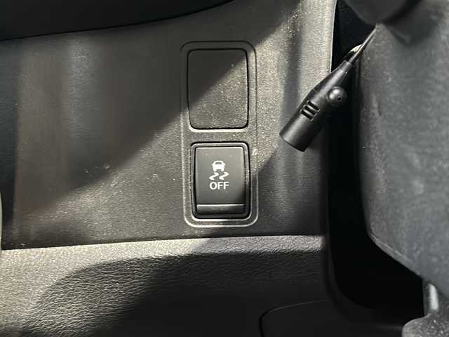 日産 セレナ ハイウェイスター 静岡県 2016(平28)年 9.2万km ブリリアントホワイトパール 2トーン 社外メモリナビ/・CD/・DVD/・フルセグＴＶ/・Bluetooth/・AM/・FM/主要装備/・両側パワスラ/・後席モニター/・衝突軽減/・クルコン/・ETC/・社外フロアマット/・純正アルミホイール/・LEDヘッドライト/・オートライト/・フォグランプ/・スマートキー/・プッシュスタート