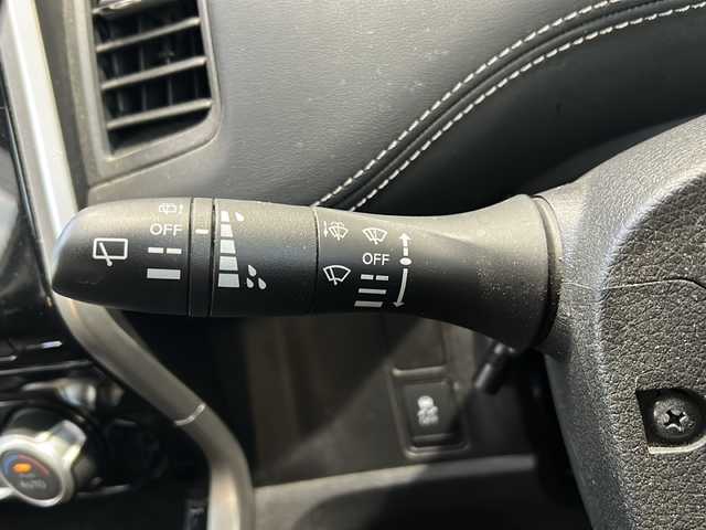 日産 セレナ ハイウェイスター 静岡県 2016(平28)年 9.2万km ブリリアントホワイトパール 2トーン 社外メモリナビ/・CD/・DVD/・フルセグＴＶ/・Bluetooth/・AM/・FM/主要装備/・両側パワスラ/・後席モニター/・衝突軽減/・クルコン/・ETC/・社外フロアマット/・純正アルミホイール/・LEDヘッドライト/・オートライト/・フォグランプ/・スマートキー/・プッシュスタート