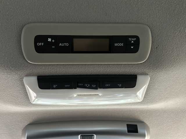 日産 セレナ ハイウェイスター 静岡県 2016(平28)年 9.2万km ブリリアントホワイトパール 2トーン 社外メモリナビ/・CD/・DVD/・フルセグＴＶ/・Bluetooth/・AM/・FM/主要装備/・両側パワスラ/・後席モニター/・衝突軽減/・クルコン/・ETC/・社外フロアマット/・純正アルミホイール/・LEDヘッドライト/・オートライト/・フォグランプ/・スマートキー/・プッシュスタート