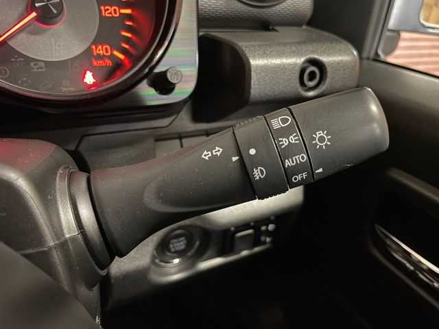 スズキ ジムニー XC 道央・札幌 2021(令3)年 2.1万km ピュアホワイトP AIS検査済み/【2410008678AZ】/社外パーツ取り付けあり/2インチリフトアップキット（社外）/マッドロンスポーツ　フロントグリル（社外）/マッドロンスポーツ　フロントバンパー（社外）/クリアサイドマーカー/エクストリームJ XJ07（社外）/ヨコハマ　ジオランダーM/T（社外）