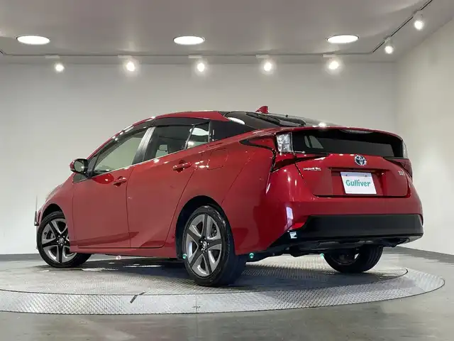 トヨタ プリウス Sツーリングセレクション 愛知県 2022(令4)年 1.8万km エモーショナルレッドⅡ 純正８インチディスプレイナビ　/（AM/FM/Bluetooth/USB/Miracast/CarPlay)/トヨタセーフティセンス　/　　-レーダークルーズコントロール　/　　-プリクラッシュセーフティ/　　-レーントレーニングアシスト/　　-オートマチックハイビーム/　　-ロードサインアシスト/先行車発進告知/ＡＣ１００Ｖ　/ビルトインＥＴＣ　/シートヒーター　/ＬＥＤヘッドライト　/LEDフォグランプ/ドライブレコーダー　/バックカメラ　/純正フロアマット