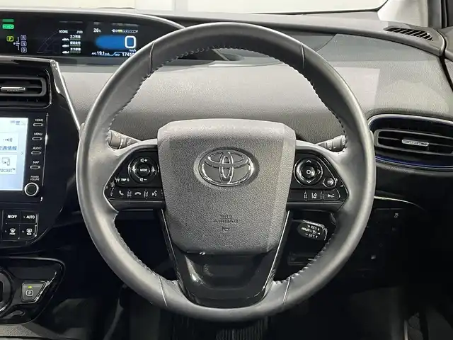 トヨタ プリウス Sツーリングセレクション 愛知県 2022(令4)年 1.8万km エモーショナルレッドⅡ 純正８インチディスプレイナビ　/（AM/FM/Bluetooth/USB/Miracast/CarPlay)/トヨタセーフティセンス　/　　-レーダークルーズコントロール　/　　-プリクラッシュセーフティ/　　-レーントレーニングアシスト/　　-オートマチックハイビーム/　　-ロードサインアシスト/先行車発進告知/ＡＣ１００Ｖ　/ビルトインＥＴＣ　/シートヒーター　/ＬＥＤヘッドライト　/LEDフォグランプ/ドライブレコーダー　/バックカメラ　/純正フロアマット