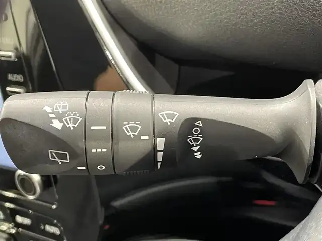 トヨタ プリウス Sツーリングセレクション 愛知県 2022(令4)年 1.8万km エモーショナルレッドⅡ 純正８インチディスプレイナビ　/（AM/FM/Bluetooth/USB/Miracast/CarPlay)/トヨタセーフティセンス　/　　-レーダークルーズコントロール　/　　-プリクラッシュセーフティ/　　-レーントレーニングアシスト/　　-オートマチックハイビーム/　　-ロードサインアシスト/先行車発進告知/ＡＣ１００Ｖ　/ビルトインＥＴＣ　/シートヒーター　/ＬＥＤヘッドライト　/LEDフォグランプ/ドライブレコーダー　/バックカメラ　/純正フロアマット