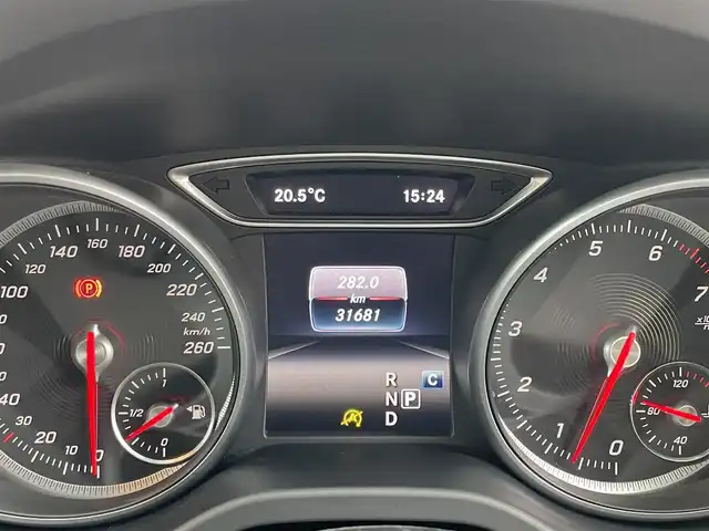 メルセデス・ベンツ ＣＬＡ２５０ シュポルト 4MATIC 東京都 2017(平29)年 3.2万km コスモスブラック レーダーセーフティパッケージ/純正HDDナビ/CD/DVD/Bluetooth/バックカメラ/ハーフレザー/シートヒーター/運転席パワーシート/パワーバックドア/LEDヘッドライト/クリアランスソナー/衝突被害軽減システム/レーダー探知機/運転席パワーシート/前席シートヒーター/純正18インチAW/保証書取扱説明書