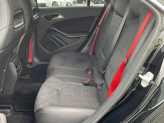 メルセデス・ベンツ ＣＬＡ２５０ シュポルト 4MATIC 東京都 2017(平29)年 3.2万km コスモスブラック レーダーセーフティパッケージ/純正HDDナビ/CD/DVD/Bluetooth/バックカメラ/ハーフレザー/シートヒーター/運転席パワーシート/パワーバックドア/LEDヘッドライト/クリアランスソナー/衝突被害軽減システム/レーダー探知機/運転席パワーシート/前席シートヒーター/純正18インチAW/保証書取扱説明書