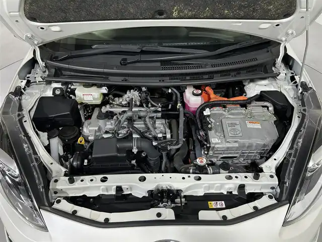 トヨタ アクア S グランパー 佐賀県 2021(令3)年 5.6万km ホワイトパールクリスタルシャイン 社外7インチナビ（AVIC-RZ403）/(Bluetooth.DVD)/衝突被害軽減システム/全方位バックカメラ/先行車発進お知らせ機能/車線逸脱警報/オートライト/オートマチックハイビーム/クリアランスソナー/ETC/前方ドライブレコーダー/LEDヘッドライト/純正フロアマット/スマートキー/スペアキー×1/プッシュスタート/電動格納ミラー