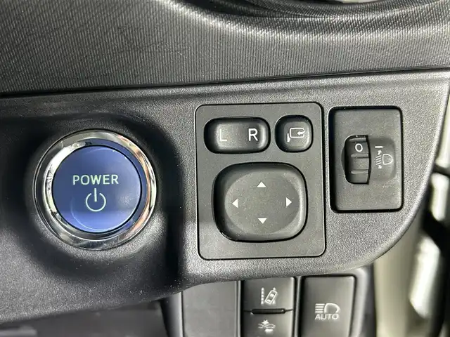 トヨタ アクア S グランパー 佐賀県 2021(令3)年 5.6万km ホワイトパールクリスタルシャイン 社外7インチナビ（AVIC-RZ403）/(Bluetooth.DVD)/衝突被害軽減システム/全方位バックカメラ/先行車発進お知らせ機能/車線逸脱警報/オートライト/オートマチックハイビーム/クリアランスソナー/ETC/前方ドライブレコーダー/LEDヘッドライト/純正フロアマット/スマートキー/スペアキー×1/プッシュスタート/電動格納ミラー