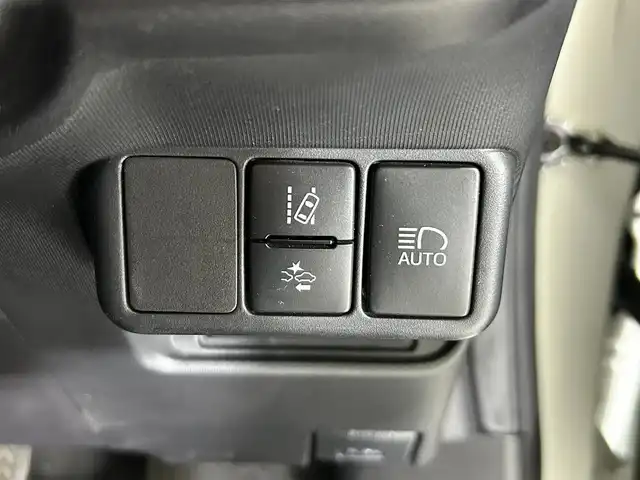トヨタ アクア S グランパー 佐賀県 2021(令3)年 5.6万km ホワイトパールクリスタルシャイン 社外7インチナビ（AVIC-RZ403）/(Bluetooth.DVD)/衝突被害軽減システム/全方位バックカメラ/先行車発進お知らせ機能/車線逸脱警報/オートライト/オートマチックハイビーム/クリアランスソナー/ETC/前方ドライブレコーダー/LEDヘッドライト/純正フロアマット/スマートキー/スペアキー×1/プッシュスタート/電動格納ミラー