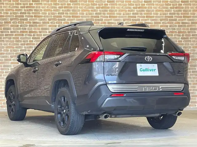 トヨタ ＲＡＶ４ アドベンチャー オフロードPKG 岩手県 2021(令3)年 3万km グレーメタリック ４WD/寒冷地仕様/TRDフロントバンパーガーニッシュ/TRDバックドアロアガーニッシュ/オーバーフェンダー/ルーフレール/パノラミックビューモニター/マルチテレインセレクト/ハンズフリーパワーバックドア/置くだけ充電/トヨタセーフティセンス/レーダークルーズコントロール/レーントレーシングアシスト/クリアランスソナー/ダウンヒルアシストコントロール/パワーシート（運転席）/シートヒーター・シートベンチレーション（前席）/ステアリングヒーター/MTモード付きAT/9インチディスプレイオーディオ/（ナビ/フルセグ/USB/Bluetooth/AppleCarPlay/AndroidAuto/ミラキャスト）/ETC/ドライブレコーダー/LEDヘッドランプ/純正18インチアルミホイール