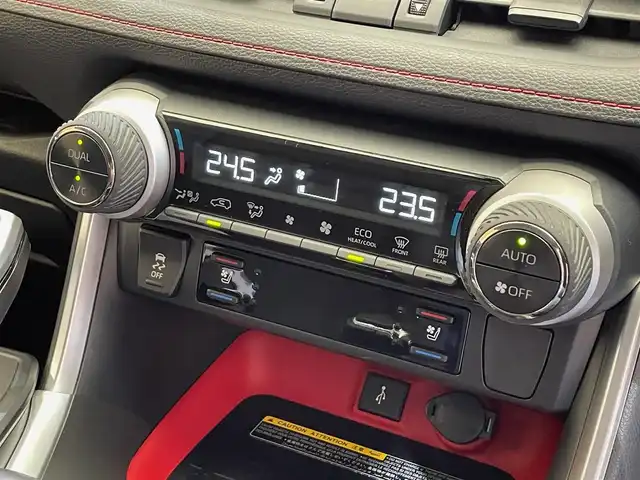 トヨタ ＲＡＶ４ アドベンチャー オフロードPKG 岩手県 2021(令3)年 3万km グレーメタリック ４WD/寒冷地仕様/TRDフロントバンパーガーニッシュ/TRDバックドアロアガーニッシュ/オーバーフェンダー/ルーフレール/パノラミックビューモニター/マルチテレインセレクト/ハンズフリーパワーバックドア/置くだけ充電/トヨタセーフティセンス/レーダークルーズコントロール/レーントレーシングアシスト/クリアランスソナー/ダウンヒルアシストコントロール/パワーシート（運転席）/シートヒーター・シートベンチレーション（前席）/ステアリングヒーター/MTモード付きAT/9インチディスプレイオーディオ/（ナビ/フルセグ/USB/Bluetooth/AppleCarPlay/AndroidAuto/ミラキャスト）/ETC/ドライブレコーダー/LEDヘッドランプ/純正18インチアルミホイール