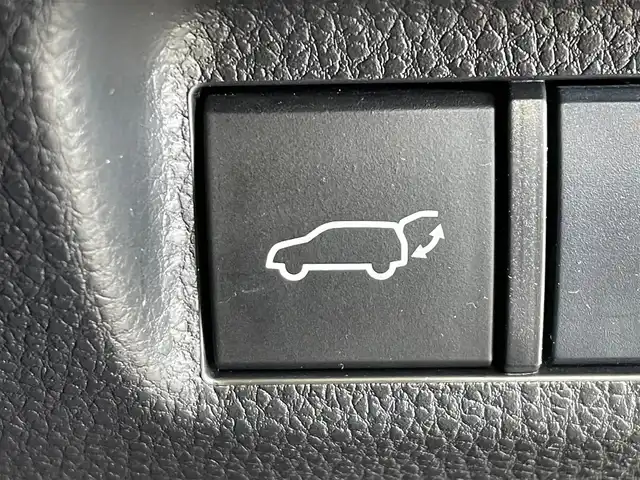 トヨタ ＲＡＶ４ アドベンチャー オフロードPKG 岩手県 2021(令3)年 3万km グレーメタリック ４WD/寒冷地仕様/TRDフロントバンパーガーニッシュ/TRDバックドアロアガーニッシュ/オーバーフェンダー/ルーフレール/パノラミックビューモニター/マルチテレインセレクト/ハンズフリーパワーバックドア/置くだけ充電/トヨタセーフティセンス/レーダークルーズコントロール/レーントレーシングアシスト/クリアランスソナー/ダウンヒルアシストコントロール/パワーシート（運転席）/シートヒーター・シートベンチレーション（前席）/ステアリングヒーター/MTモード付きAT/9インチディスプレイオーディオ/（ナビ/フルセグ/USB/Bluetooth/AppleCarPlay/AndroidAuto/ミラキャスト）/ETC/ドライブレコーダー/LEDヘッドランプ/純正18インチアルミホイール