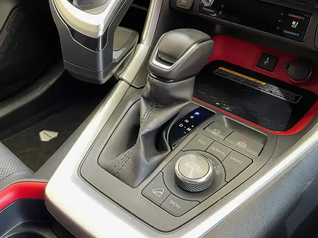 トヨタ ＲＡＶ４ アドベンチャー オフロードPKG 岩手県 2021(令3)年 3万km グレーメタリック ４WD/寒冷地仕様/TRDフロントバンパーガーニッシュ/TRDバックドアロアガーニッシュ/オーバーフェンダー/ルーフレール/パノラミックビューモニター/マルチテレインセレクト/ハンズフリーパワーバックドア/置くだけ充電/トヨタセーフティセンス/レーダークルーズコントロール/レーントレーシングアシスト/クリアランスソナー/ダウンヒルアシストコントロール/パワーシート（運転席）/シートヒーター・シートベンチレーション（前席）/ステアリングヒーター/MTモード付きAT/9インチディスプレイオーディオ/（ナビ/フルセグ/USB/Bluetooth/AppleCarPlay/AndroidAuto/ミラキャスト）/ETC/ドライブレコーダー/LEDヘッドランプ/純正18インチアルミホイール