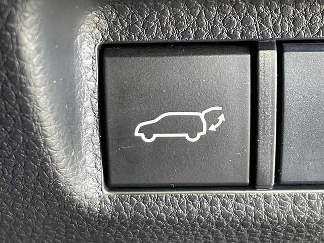 トヨタ ＲＡＶ４ アドベンチャー オフロードPKG 岩手県 2021(令3)年 3万km グレーメタリック ４WD/寒冷地仕様/TRDフロントバンパーガーニッシュ/TRDバックドアロアガーニッシュ/オーバーフェンダー/ルーフレール/パノラミックビューモニター/マルチテレインセレクト/ハンズフリーパワーバックドア/置くだけ充電/トヨタセーフティセンス/レーダークルーズコントロール/レーントレーシングアシスト/クリアランスソナー/ダウンヒルアシストコントロール/パワーシート（運転席）/シートヒーター・シートベンチレーション（前席）/ステアリングヒーター/MTモード付きAT/9インチディスプレイオーディオ/（ナビ/フルセグ/USB/Bluetooth/AppleCarPlay/AndroidAuto/ミラキャスト）/ETC/ドライブレコーダー/LEDヘッドランプ/純正18インチアルミホイール