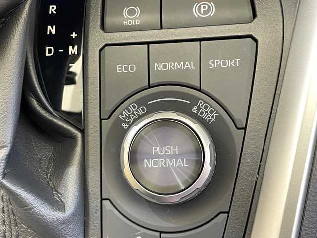 トヨタ ＲＡＶ４ アドベンチャー オフロードPKG 岩手県 2021(令3)年 3万km グレーメタリック ４WD/寒冷地仕様/TRDフロントバンパーガーニッシュ/TRDバックドアロアガーニッシュ/オーバーフェンダー/ルーフレール/パノラミックビューモニター/マルチテレインセレクト/ハンズフリーパワーバックドア/置くだけ充電/トヨタセーフティセンス/レーダークルーズコントロール/レーントレーシングアシスト/クリアランスソナー/ダウンヒルアシストコントロール/パワーシート（運転席）/シートヒーター・シートベンチレーション（前席）/ステアリングヒーター/MTモード付きAT/9インチディスプレイオーディオ/（ナビ/フルセグ/USB/Bluetooth/AppleCarPlay/AndroidAuto/ミラキャスト）/ETC/ドライブレコーダー/LEDヘッドランプ/純正18インチアルミホイール