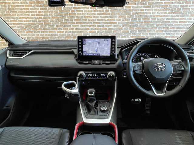 トヨタ ＲＡＶ４ アドベンチャー オフロードPKG 岩手県 2021(令3)年 3万km グレーメタリック ４WD/寒冷地仕様/TRDフロントバンパーガーニッシュ/TRDバックドアロアガーニッシュ/オーバーフェンダー/ルーフレール/パノラミックビューモニター/マルチテレインセレクト/ハンズフリーパワーバックドア/置くだけ充電/トヨタセーフティセンス/レーダークルーズコントロール/レーントレーシングアシスト/クリアランスソナー/ダウンヒルアシストコントロール/パワーシート（運転席）/シートヒーター・シートベンチレーション（前席）/ステアリングヒーター/MTモード付きAT/9インチディスプレイオーディオ/（ナビ/フルセグ/USB/Bluetooth/AppleCarPlay/AndroidAuto/ミラキャスト）/ETC/ドライブレコーダー/LEDヘッドランプ/純正18インチアルミホイール
