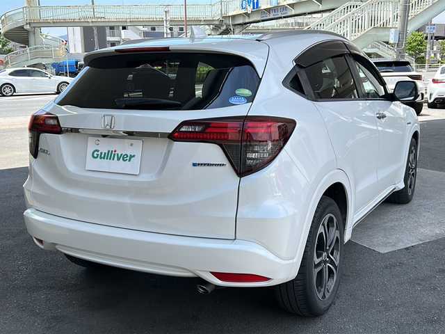 ホンダ ヴェゼル ハイブリッド Z ホンダセンシング 京都府 2020(令2)年 7.4万km パール ワンオーナー /ホンダセンシング/衝突軽減ブレーキ/路外脱却抑制装置/車線維持支援システム/純正メーカーOPSDナビ　/フルセグTV　/禁煙車　/バックカメラ　/LEDライト　/クルーズコントロール　/パドルシフト　/スマートキー　/前方シートヒーター/ハーフレザー　/前方純正ドライブレコーダー/純正AW17インチ/ウィンカーミラー/ビルトインETC/パワーウィンドウ/パワーステアリング/スペアキー有/CD/DVD再生機能有/iPod/AUX/純正フロアマット/リアエアロ/横滑り防止装置/Wサイドエアバッグ/ワイパーデアイサー
