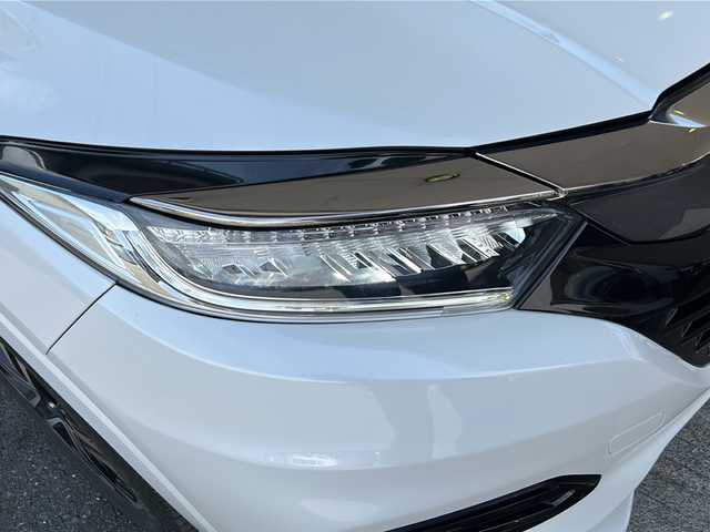 ホンダ ヴェゼル ハイブリッド Z ホンダセンシング 京都府 2020(令2)年 7.4万km パール ワンオーナー /ホンダセンシング/衝突軽減ブレーキ/路外脱却抑制装置/車線維持支援システム/純正メーカーOPSDナビ　/フルセグTV　/禁煙車　/バックカメラ　/LEDライト　/クルーズコントロール　/パドルシフト　/スマートキー　/前方シートヒーター/ハーフレザー　/前方純正ドライブレコーダー/純正AW17インチ/ウィンカーミラー/ビルトインETC/パワーウィンドウ/パワーステアリング/スペアキー有/CD/DVD再生機能有/iPod/AUX/純正フロアマット/リアエアロ/横滑り防止装置/Wサイドエアバッグ/ワイパーデアイサー