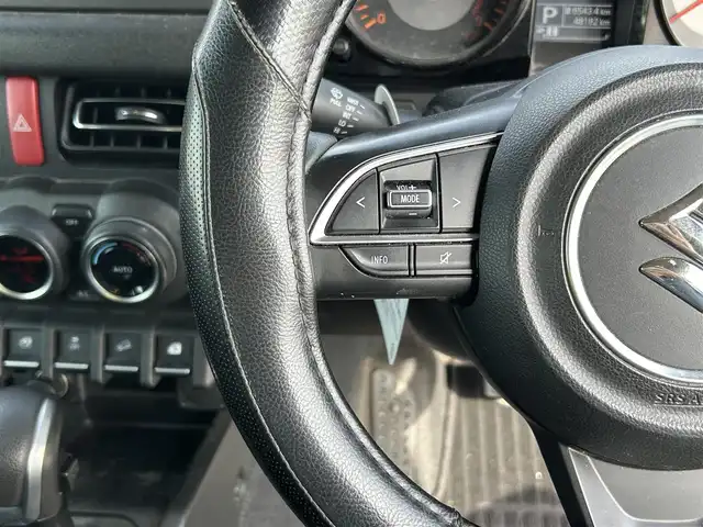 スズキ ジムニー XC 長野県 2020(令2)年 4.9万km ジャングルグリーン 社外ナビ（FM/AM、CD、IPOD、AUX）/ワンセグテレビ/クルーズコントロール追従無/社外ETC/社外ドライブレコーダー/横滑り防止装置/レーンキープアシスト/前席シートヒーター/ダウンヒルアシスト/盗難防止装置/センターデフロック/衝突軽減システム/ダブルサイドエアバック/背面タイヤ/LEDオートライト/社外フロアマット/エンジンスターター/革ステアリング/ドアバイザー/４WD/保証書、取扱説明書/社外アルミ付き冬タイヤ