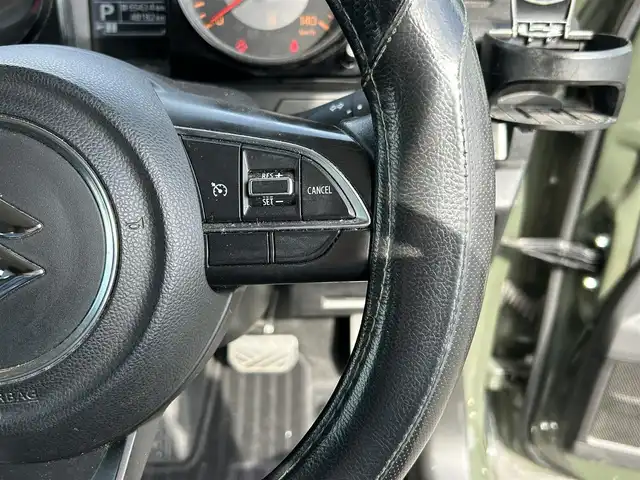 スズキ ジムニー XC 長野県 2020(令2)年 4.9万km ジャングルグリーン 社外ナビ（FM/AM、CD、IPOD、AUX）/ワンセグテレビ/クルーズコントロール追従無/社外ETC/社外ドライブレコーダー/横滑り防止装置/レーンキープアシスト/前席シートヒーター/ダウンヒルアシスト/盗難防止装置/センターデフロック/衝突軽減システム/ダブルサイドエアバック/背面タイヤ/LEDオートライト/社外フロアマット/エンジンスターター/革ステアリング/ドアバイザー/４WD/保証書、取扱説明書/社外アルミ付き冬タイヤ