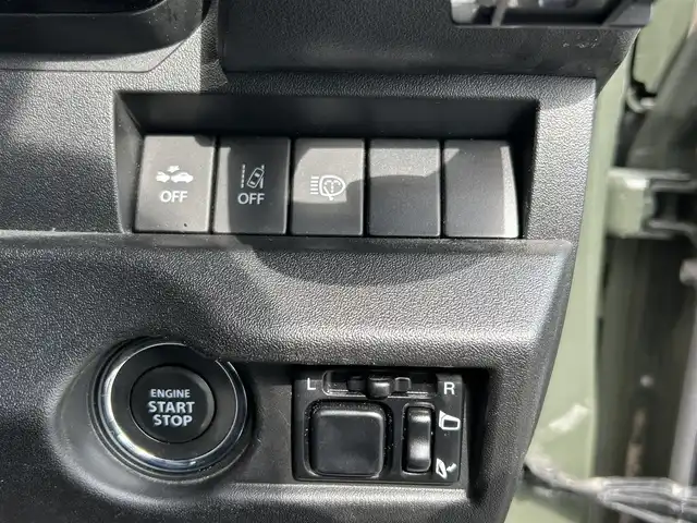 スズキ ジムニー XC 長野県 2020(令2)年 4.9万km ジャングルグリーン 社外ナビ（FM/AM、CD、IPOD、AUX）/ワンセグテレビ/クルーズコントロール追従無/社外ETC/社外ドライブレコーダー/横滑り防止装置/レーンキープアシスト/前席シートヒーター/ダウンヒルアシスト/盗難防止装置/センターデフロック/衝突軽減システム/ダブルサイドエアバック/背面タイヤ/LEDオートライト/社外フロアマット/エンジンスターター/革ステアリング/ドアバイザー/４WD/保証書、取扱説明書/社外アルミ付き冬タイヤ