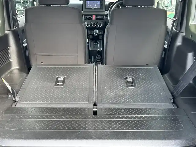 スズキ ジムニー XC 長野県 2020(令2)年 4.9万km ジャングルグリーン 社外ナビ（FM/AM、CD、IPOD、AUX）/ワンセグテレビ/クルーズコントロール追従無/社外ETC/社外ドライブレコーダー/横滑り防止装置/レーンキープアシスト/前席シートヒーター/ダウンヒルアシスト/盗難防止装置/センターデフロック/衝突軽減システム/ダブルサイドエアバック/背面タイヤ/LEDオートライト/社外フロアマット/エンジンスターター/革ステアリング/ドアバイザー/４WD/保証書、取扱説明書/社外アルミ付き冬タイヤ
