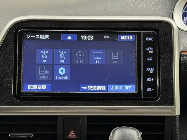 トヨタ シエンタ ハイブリッド ファンベースG 三重県 2022(令4)年 5.6万km ブラックマイカ/センシュアルレッドマイカ ハイブリッド/FF/インパネCVT/純正 7インチナビ NSZT-W68T/【OP】パノラミックビューモニター/両側パワースライドドア/ドライブレコーダー 前後/ビルトイン ETC/Toyota Safety Sense/・プリクラッシュセーフティ［PCS］/・レーンディパーチャーアラート［LDA］/・オートハイビーム［AHB］/・インテリジェントクリアランスソナー［パーキングサポートブレーキ（PKSB）（静止物）］/・先行車発進告知機能［TMN］/装備/・【OP】シートヒーターパッケージ（シートヒーター（D/N）、ステアリングヒーター）/・クルーズコントロール/・オートエアコン/・LEDヘッドランプ＆フロントフォグランプ/・プッシュスタート/・純正ホイールキャップ＆15インチスチールホイール/・保/取/ナビ取/・スマートキーx2