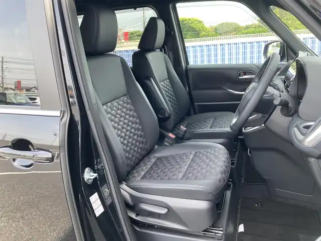 トヨタ ヴォクシー S－Z 千葉県 2024(令6)年 0.4万km アティチュードブラックマイカ ワンオーナー/純正10.5インチディスプレイオーディオプラス/(フルセグTV CD DVD BT FM AM HDMI)/快適利便パッケージ/プロジェクター式LEDヘッドライト/純正フリップダウンモニター/シートヒーター/前後ドライブレコーダー/バックカメラ/衝突被害軽減システム/車線逸脱警報/クルーズコントロール/ハーフレザーシート/両側パワースライドドア/ハンズフリーオートスライドドア/横滑り防止装置/ETC2.0/LEDヘッドライト/フォグランプ/オートライト/ウィンカーミラー/電動格納ミラー/純正17インチAW/シートリフター/ステアリングヒーター/TVキャンセラー/プッシュスタート/スマートキー/フロアマット/ドアバイザー/取扱説明書/保証書