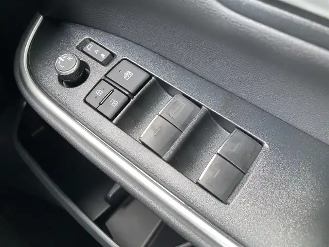 トヨタ ヴォクシー S－Z 千葉県 2024(令6)年 0.4万km アティチュードブラックマイカ ワンオーナー/純正10.5インチディスプレイオーディオプラス/(フルセグTV CD DVD BT FM AM HDMI)/快適利便パッケージ/プロジェクター式LEDヘッドライト/純正フリップダウンモニター/シートヒーター/前後ドライブレコーダー/バックカメラ/衝突被害軽減システム/車線逸脱警報/クルーズコントロール/ハーフレザーシート/両側パワースライドドア/ハンズフリーオートスライドドア/横滑り防止装置/ETC2.0/LEDヘッドライト/フォグランプ/オートライト/ウィンカーミラー/電動格納ミラー/純正17インチAW/シートリフター/ステアリングヒーター/TVキャンセラー/プッシュスタート/スマートキー/フロアマット/ドアバイザー/取扱説明書/保証書