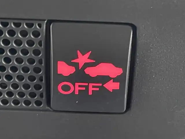 スバル インプレッサ スポーツ 2．0i－S アイサイト 道央・札幌 2017(平29)年 1.3万km アイスシルバーメタリック ・４WD/・寒冷地仕様/・純正メモリナビ/CD/DVD/SD/BT/iPod/・フルセグTV/・バックカメラ/・ドライブレコーダー前のみ/・アイサイト/・レーンキープアシスト/・アダプティブクルーズコントロール/・横滑り防止装置/・盗難防止装置/・ヒルスタートアシスト/・アイドリングストップ/・ステアリングヒーター/・D+N席パワーシート/・LEDヘッドライト/・オートライト/・フォグランプ/・純正18インチAW/・純正フロアマット/・プッシュスタート/・スマートキー/・スペアキー/・保証書/・取扱説明書