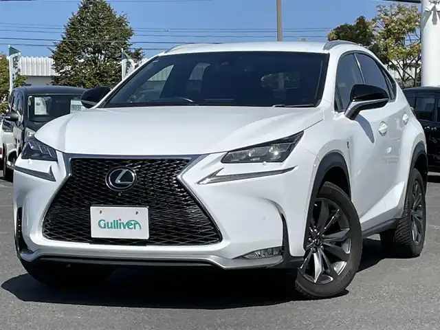 レクサス ＮＸ 200t Fスポーツ 道央・札幌 2015(平27)年 3.8万km ホワイトノーヴァガラスフレーク ４ＷＤ/寒冷地仕様/メーカーナビ/【ＣＤ／ＤＶＤ／ＢＤ／ＳＤ／ＶＴＲ／ＡＵＸ／フルセグＴＶ】/マークレビンソン/アクティブサウンドコントロール/パノラミックビューモニター/バックカメラ/レザーシート/前席シートヒーター／エアシート/後席電動格納シート/運転席シートメモリ/革巻きステアリング/ステアリングヒーター/ステアリングスイッチ/パドルシフト/３眼ヘッドランプ/ＬＥＤ/フォグランプ/リアフォグランプ/オートライト/オートハイビーム/プリクラッシュセーフティ/レーンキープアシスト/ブラインドスポットモニタ/オートブレーキホールド/ヘッドアップディスプレイ/ドアミラーヒーター/ウィンカーミラー/電動格納ミラー/パワーバックドア/自動防眩ルームミラー/スカッフプレート/ＡＣ１００Ｖ/プッシュスタート/スマートキー/新車時保証書