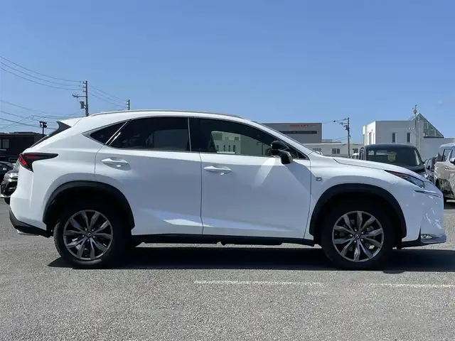 レクサス ＮＸ 200t Fスポーツ 道央・札幌 2015(平27)年 3.8万km ホワイトノーヴァガラスフレーク ４ＷＤ/寒冷地仕様/メーカーナビ/【ＣＤ／ＤＶＤ／ＢＤ／ＳＤ／ＶＴＲ／ＡＵＸ／フルセグＴＶ】/マークレビンソン/アクティブサウンドコントロール/パノラミックビューモニター/バックカメラ/レザーシート/前席シートヒーター／エアシート/後席電動格納シート/運転席シートメモリ/革巻きステアリング/ステアリングヒーター/ステアリングスイッチ/パドルシフト/３眼ヘッドランプ/ＬＥＤ/フォグランプ/リアフォグランプ/オートライト/オートハイビーム/プリクラッシュセーフティ/レーンキープアシスト/ブラインドスポットモニタ/オートブレーキホールド/ヘッドアップディスプレイ/ドアミラーヒーター/ウィンカーミラー/電動格納ミラー/パワーバックドア/自動防眩ルームミラー/スカッフプレート/ＡＣ１００Ｖ/プッシュスタート/スマートキー/新車時保証書