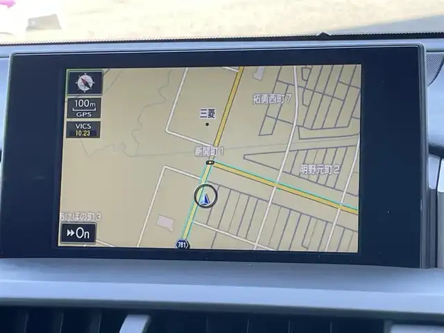 レクサス ＮＸ 200t Fスポーツ 道央・札幌 2015(平27)年 3.8万km ホワイトノーヴァガラスフレーク ４ＷＤ/寒冷地仕様/メーカーナビ/【ＣＤ／ＤＶＤ／ＢＤ／ＳＤ／ＶＴＲ／ＡＵＸ／フルセグＴＶ】/マークレビンソン/アクティブサウンドコントロール/パノラミックビューモニター/バックカメラ/レザーシート/前席シートヒーター／エアシート/後席電動格納シート/運転席シートメモリ/革巻きステアリング/ステアリングヒーター/ステアリングスイッチ/パドルシフト/３眼ヘッドランプ/ＬＥＤ/フォグランプ/リアフォグランプ/オートライト/オートハイビーム/プリクラッシュセーフティ/レーンキープアシスト/ブラインドスポットモニタ/オートブレーキホールド/ヘッドアップディスプレイ/ドアミラーヒーター/ウィンカーミラー/電動格納ミラー/パワーバックドア/自動防眩ルームミラー/スカッフプレート/ＡＣ１００Ｖ/プッシュスタート/スマートキー/新車時保証書