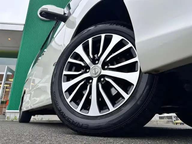日産 セレナ HWS S HV Vセレ +SeftyⅡ 宮城県 2016(平28)年 8万km ブリリアントホワイトパール エマージェンシーブレーキ/車線逸脱警報/踏み間違い衝突防止アシスト/ふらつき警報/コーナーセンサー/アラウンドビューモニター/純正フリップダウンモニター/純正ナビ（MP315D-W）ナビSDカード無/・CD/DVD/・Bluetooth/・フルセグTV/両側パワースライドドア/革巻きステアリング/クルーズコントロール/LEDヘッドランプ/フォグランプ/オートライト/スマートキー＆プッシュスタート/電動格納ミラー/純正16インチAW/純正フロアマット/純正ドアバイザー/Wエアバッグ