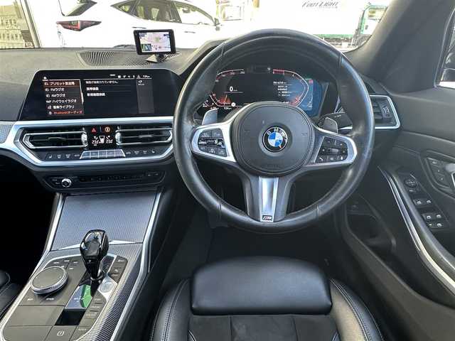 ＢＭＷ ３２０ｄ xDrive Mスポーツ 東京都 2019(令1)年 6.3万km サファイアブラックP 純正iDrive第７世代（Bluetooth接続、バックカメラ、フルセグテレビ）/前後ドライブレコーダー/アイドリングストップ/プッシュスタート/パーキングアシスト/純正ETC/スマートキー/USB端子入力/前席パワーシート/シートヒーター/純正アルミホイール/ABS/クルーズコントロール/レーンキープアシスト/前後コーナーセンサー/オートライト/オートマチックハイビーム