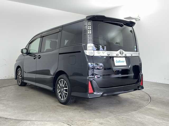 トヨタ ヴォクシー ZS 兵庫県 2015(平27)年 7.6万km ブラック ・純正ナビ/CD/DVD/TV/SD/Bluetooth/・バックカメラ/・ビルトインETC/・左側パワースライドドア/・アイドリングストップ/・ＬＥＤヘッドライト/・オートライト/・フォグランプ/・革巻きステアリング/・プッシュスタート/・スマートキー/・純正フロアマット/・純正16インチアルミホイール