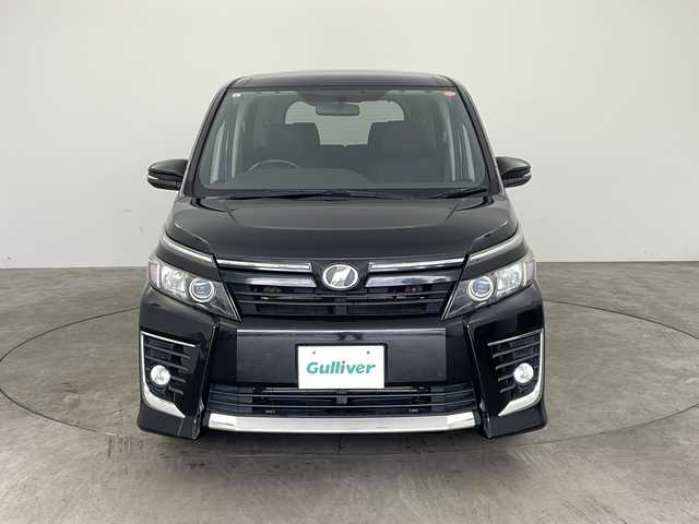 トヨタ ヴォクシー ZS 兵庫県 2015(平27)年 7.6万km ブラック ・純正ナビ/CD/DVD/TV/SD/Bluetooth/・バックカメラ/・ビルトインETC/・左側パワースライドドア/・アイドリングストップ/・ＬＥＤヘッドライト/・オートライト/・フォグランプ/・革巻きステアリング/・プッシュスタート/・スマートキー/・純正フロアマット/・純正16インチアルミホイール