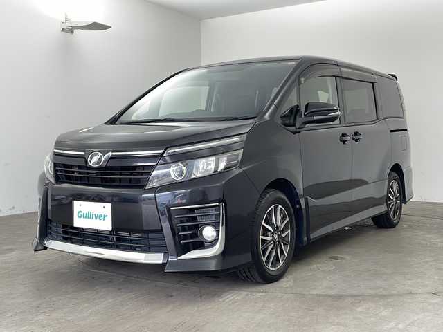 トヨタ ヴォクシー ZS 兵庫県 2015(平27)年 7.6万km ブラック ・純正ナビ/CD/DVD/TV/SD/Bluetooth/・バックカメラ/・ビルトインETC/・左側パワースライドドア/・アイドリングストップ/・ＬＥＤヘッドライト/・オートライト/・フォグランプ/・革巻きステアリング/・プッシュスタート/・スマートキー/・純正フロアマット/・純正16インチアルミホイール