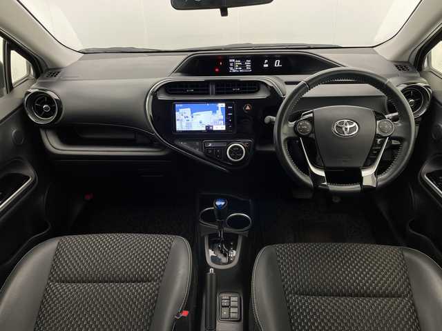 トヨタ アクア クロスオーバー 宮崎県 2018(平30)年 5.7万km ベージュ ワンオーナー/Toyota Safety Sense/〇プリクラシュセーフティ/〇レーンディパーチャーアラート/〇オートマチックハイビーム/〇先行車発進/社外7インチSDナビ/フルセグTV/CD/DVD/Bluetooth/バックカメラ/ハーフレザーシート/シートヒーター/ビルトインETC/純正ドライブレコーダー/純正16インチAW/スマートキー×２/保証書/取扱説明書