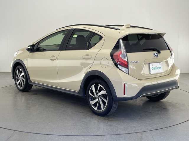 トヨタ アクア クロスオーバー 宮崎県 2018(平30)年 5.7万km ベージュ ワンオーナー/Toyota Safety Sense/〇プリクラシュセーフティ/〇レーンディパーチャーアラート/〇オートマチックハイビーム/〇先行車発進/社外7インチSDナビ/フルセグTV/CD/DVD/Bluetooth/バックカメラ/ハーフレザーシート/シートヒーター/ビルトインETC/純正ドライブレコーダー/純正16インチAW/スマートキー×２/保証書/取扱説明書