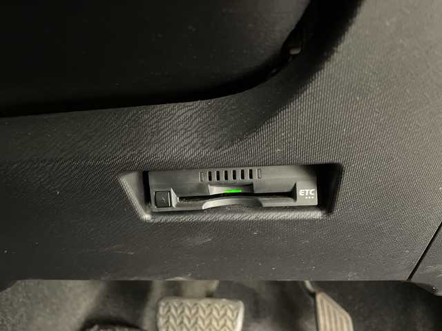 トヨタ アクア クロスオーバー 宮崎県 2018(平30)年 5.7万km ベージュ ワンオーナー/Toyota Safety Sense/〇プリクラシュセーフティ/〇レーンディパーチャーアラート/〇オートマチックハイビーム/〇先行車発進/社外7インチSDナビ/フルセグTV/CD/DVD/Bluetooth/バックカメラ/ハーフレザーシート/シートヒーター/ビルトインETC/純正ドライブレコーダー/純正16インチAW/スマートキー×２/保証書/取扱説明書