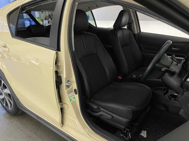 トヨタ アクア クロスオーバー 宮崎県 2018(平30)年 5.7万km ベージュ ワンオーナー/Toyota Safety Sense/〇プリクラシュセーフティ/〇レーンディパーチャーアラート/〇オートマチックハイビーム/〇先行車発進/社外7インチSDナビ/フルセグTV/CD/DVD/Bluetooth/バックカメラ/ハーフレザーシート/シートヒーター/ビルトインETC/純正ドライブレコーダー/純正16インチAW/スマートキー×２/保証書/取扱説明書